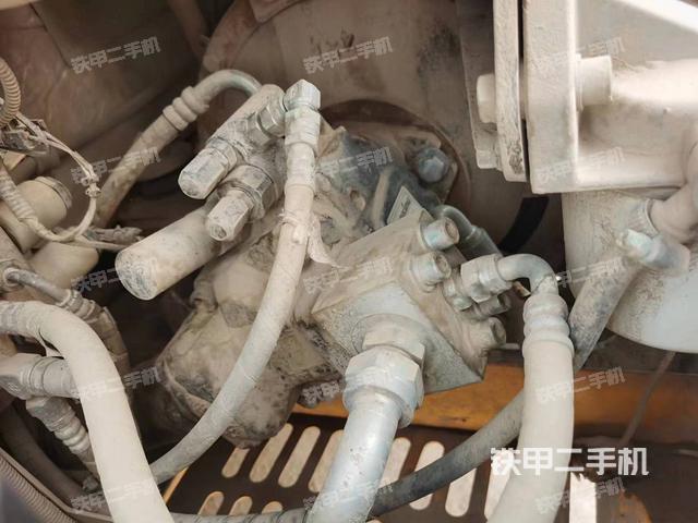 液压泵舱室正面整体（整机外观）