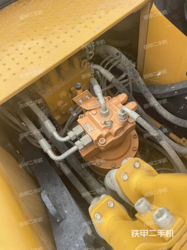 回转马达和主控阀（整机外观）