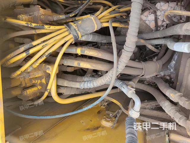 回转马达和主控阀（整机外观）