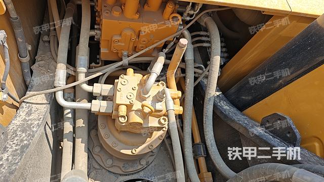 回转马达和主控阀（整机外观）