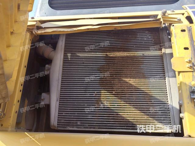 散熱器正面(大件艙室) 散熱器正面(大件艙室)