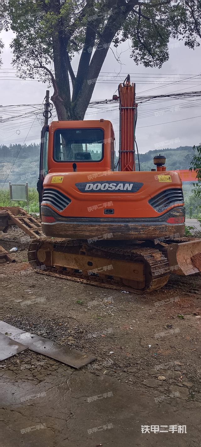 驾驶室顶部（整机外观）