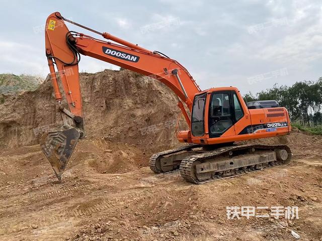 斗山DH225LC-9挖掘机