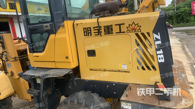 发动机左侧（整机外观及大件）