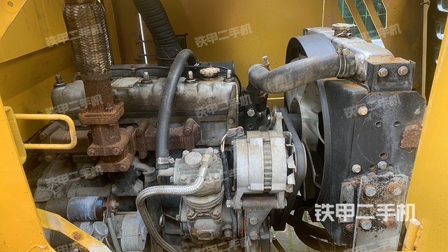 发动机左侧（整机外观及大件）