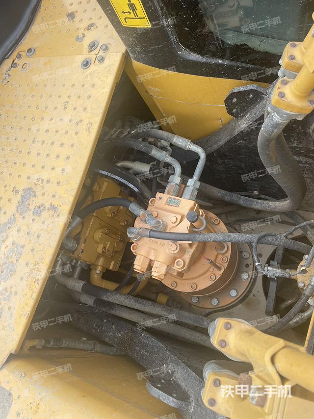 回转马达和主控阀（整机外观）