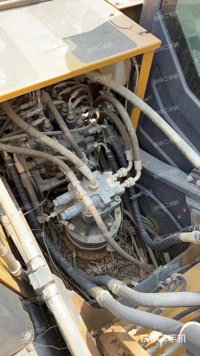 回转马达和主控阀（整机外观）