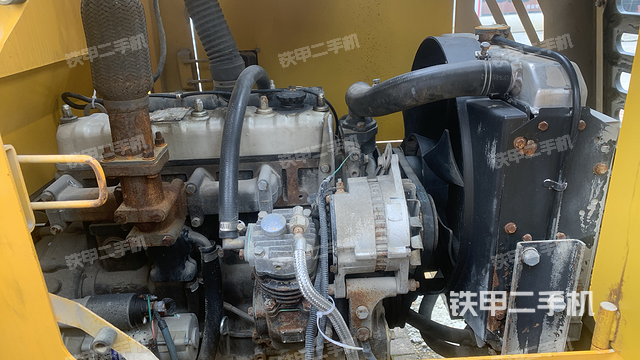 发动机左侧（整机外观及大件）