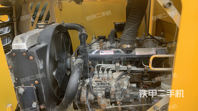 发动机右侧（整机外观及大件）