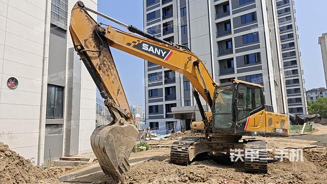 三一重工SY215C挖掘机
