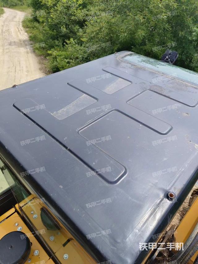 驾驶室顶部（整机外观）