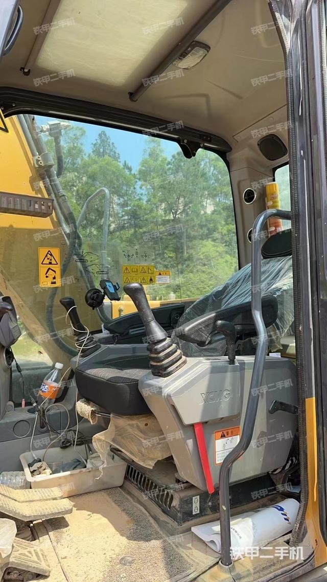 驾驶室整体（整机外观）