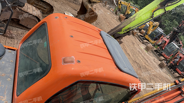 驾驶室顶部（整机外观）