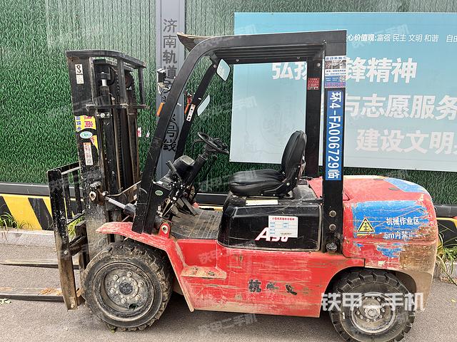 整机左侧（设备外观及核心部件）