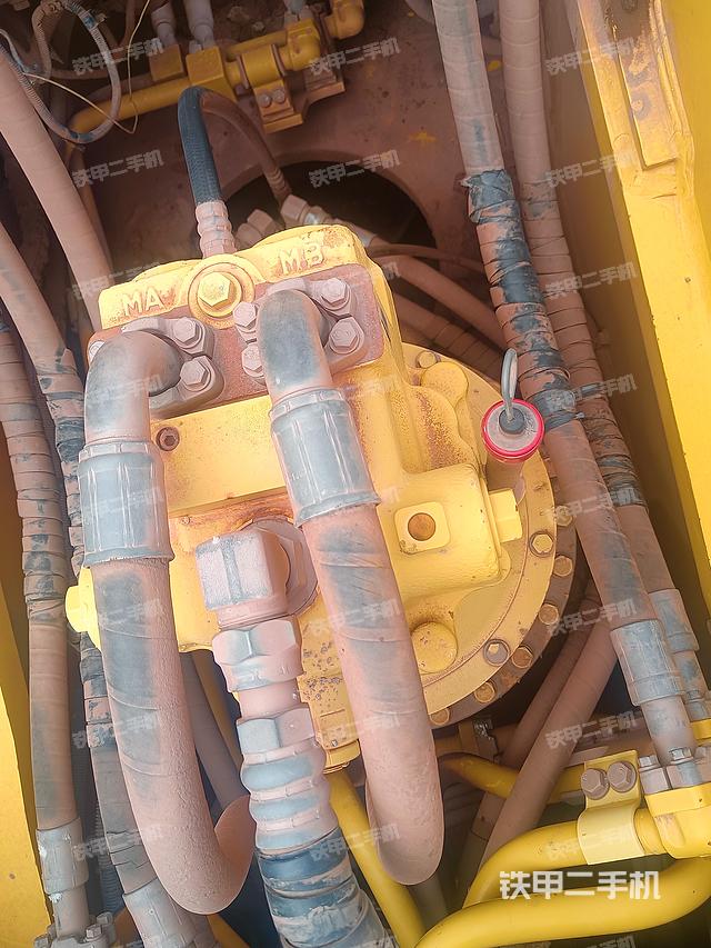 回转马达和主控阀（整机外观）