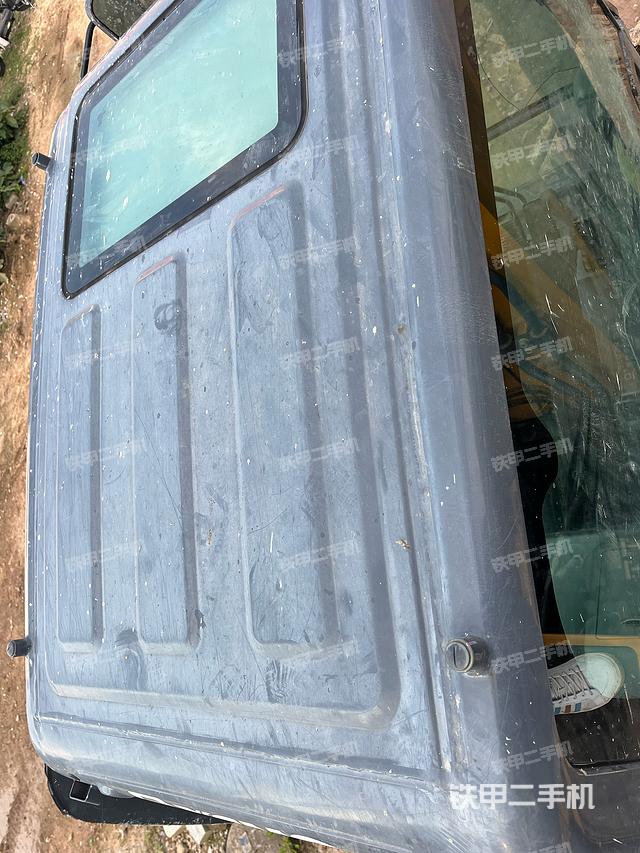 驾驶室顶部（整机外观）