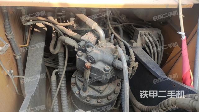 回转马达和主控阀（整机外观）