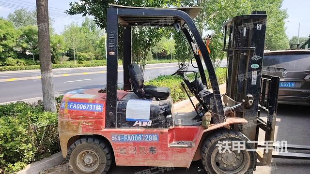 整机右侧（设备外观及核心部件）