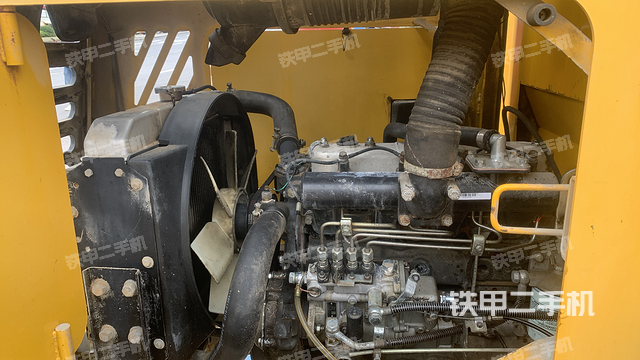 发动机右侧（整机外观及大件）