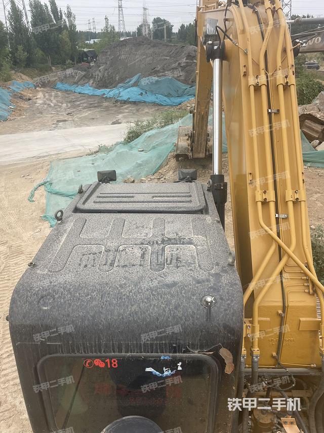 驾驶室顶部（整机外观）