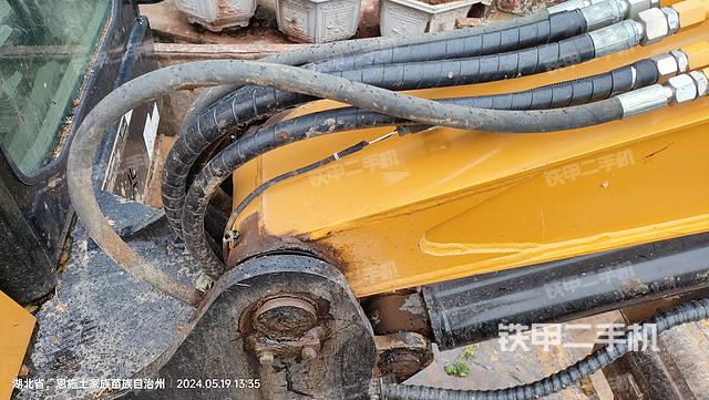 回转马达和主控阀（整机外观）