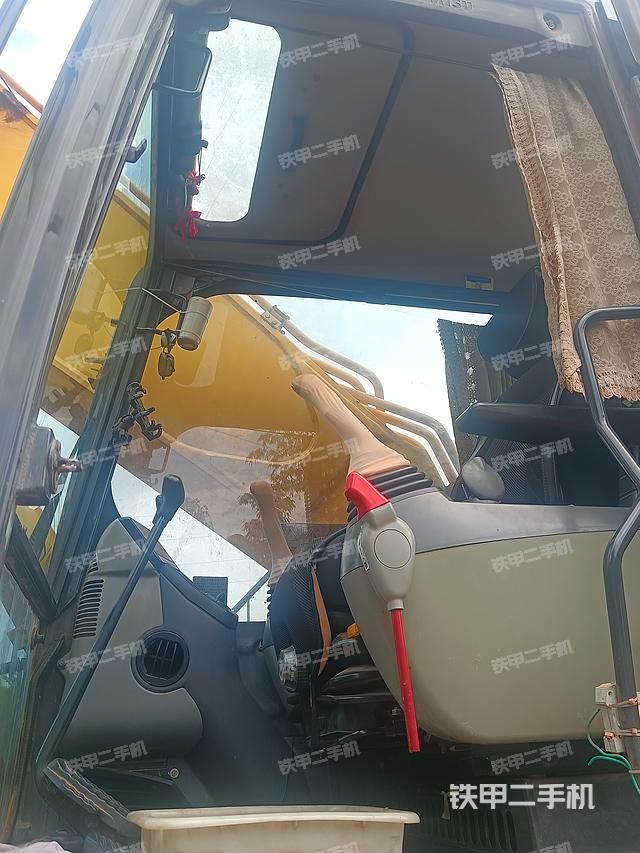 驾驶室整体（整机外观）