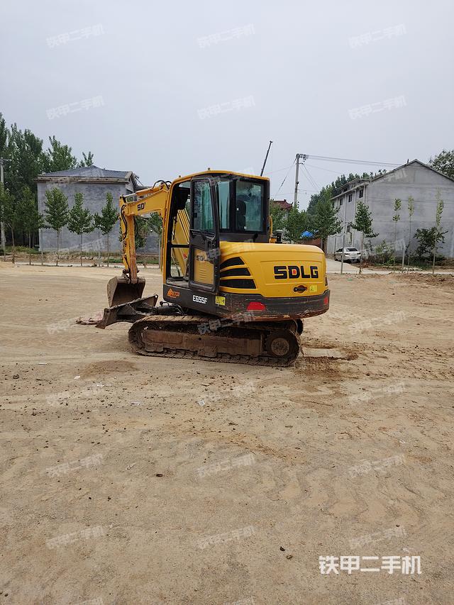 驾驶室顶部（整机外观）