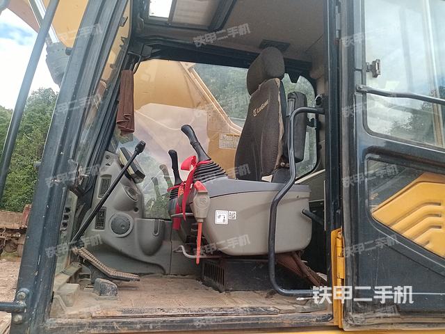 驾驶室整体（整机外观）