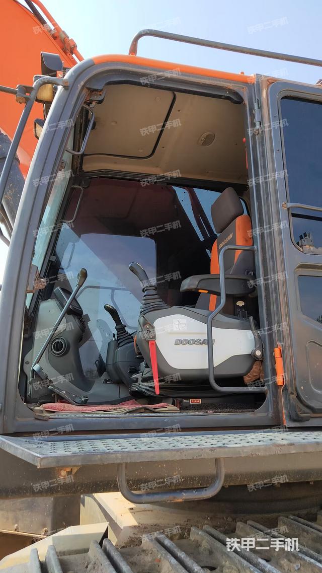 驾驶室整体（整机外观）