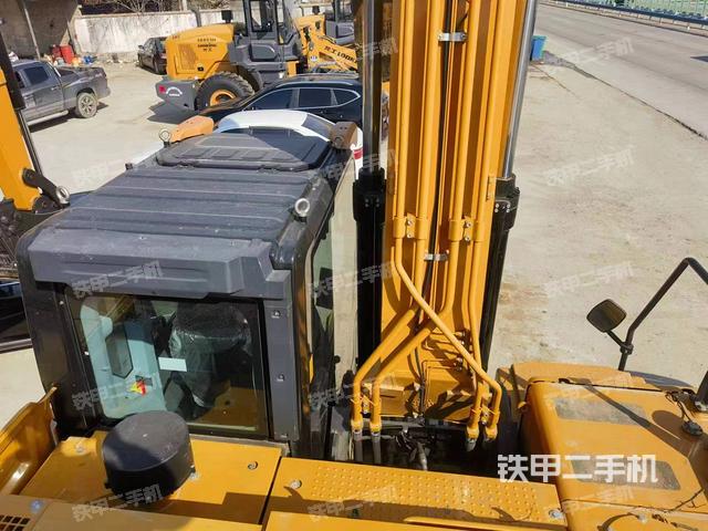 驾驶室顶部（整机外观）