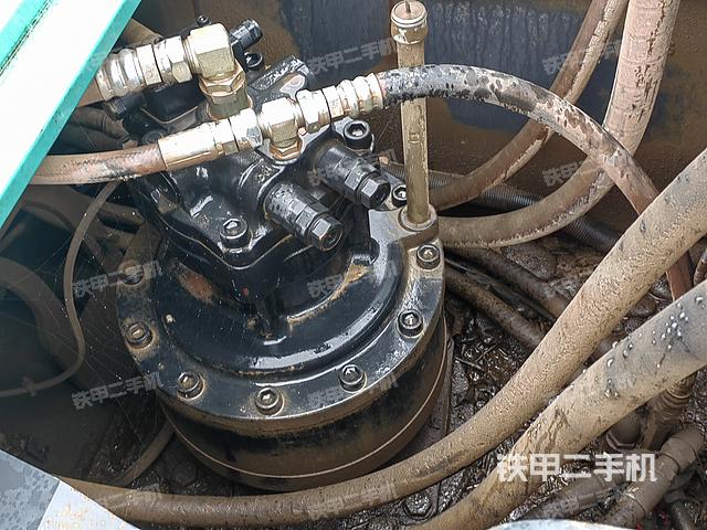 回转马达和主控阀（整机外观）