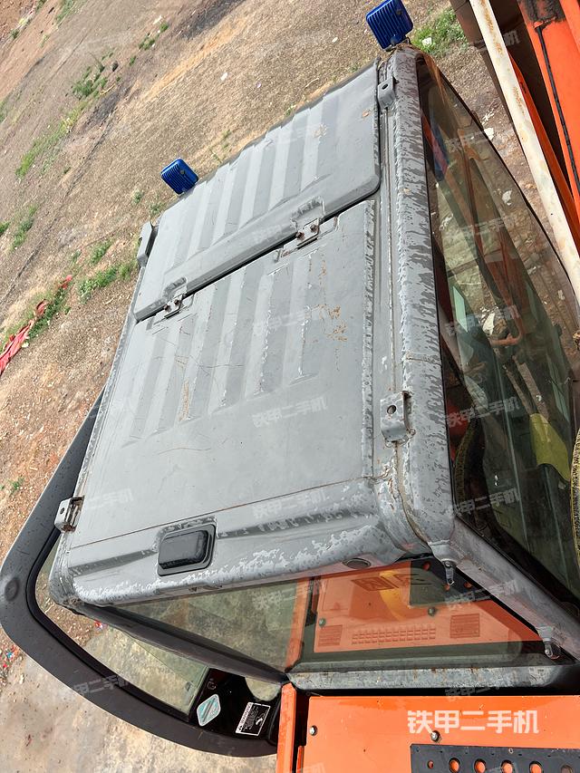 驾驶室顶部（整机外观）