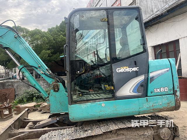 驾驶室顶部（整机外观）