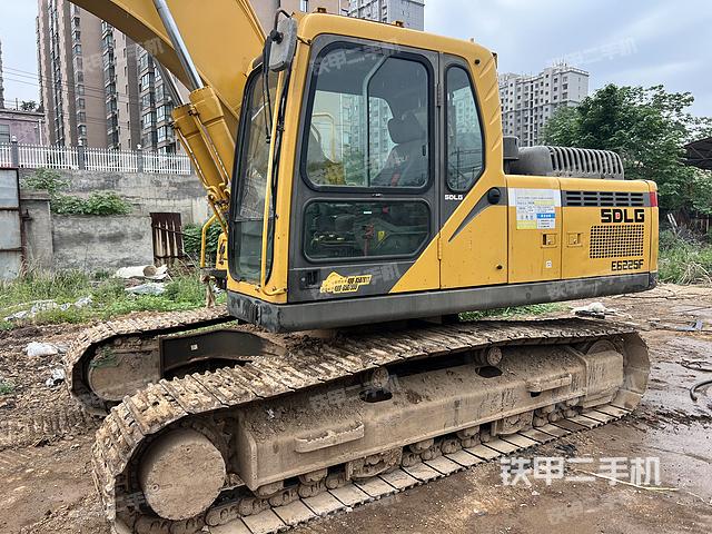 驾驶室整体（整机外观）