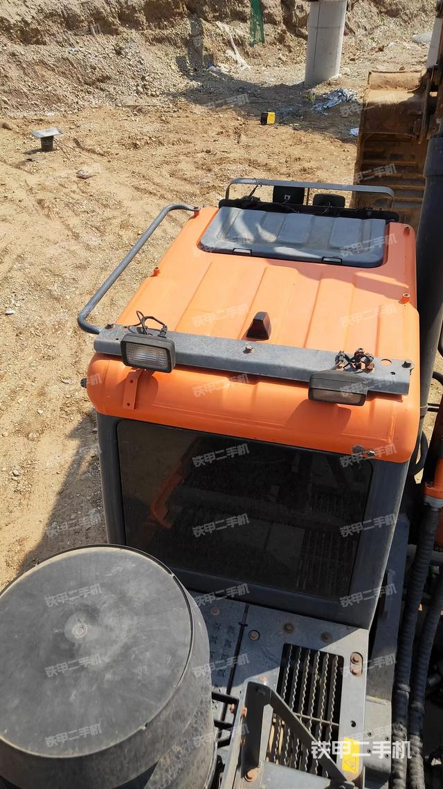 驾驶室顶部（整机外观）