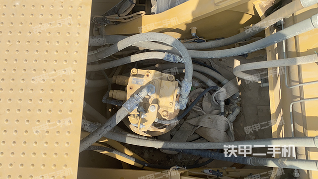 回转马达和主控阀（整机外观）