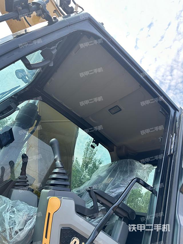 驾驶室顶部（整机外观）