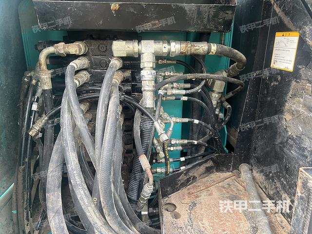 回转马达和主控阀（整机外观）