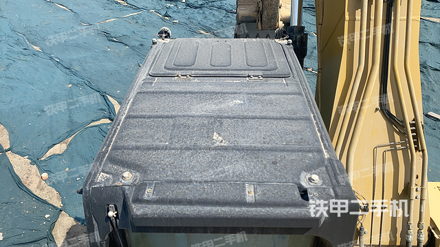 驾驶室顶部（整机外观）