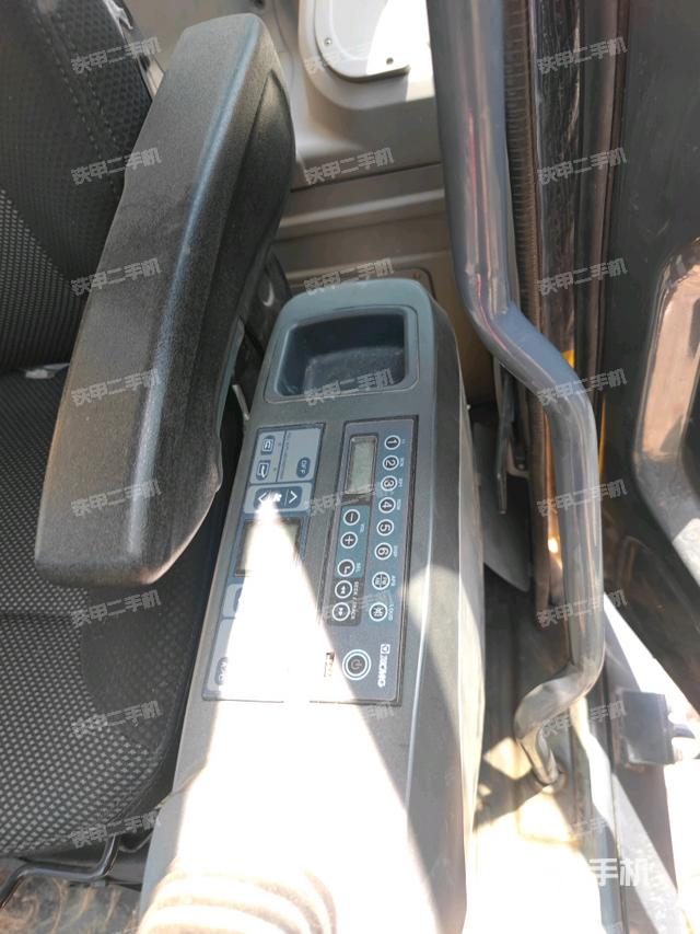 座椅右侧控制台/钥匙门/油门/含右手柄（驾驶室部分）