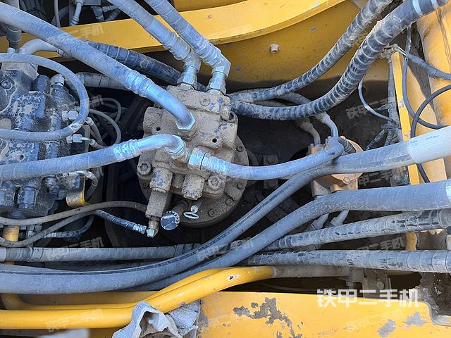 回转马达和主控阀（整机外观）