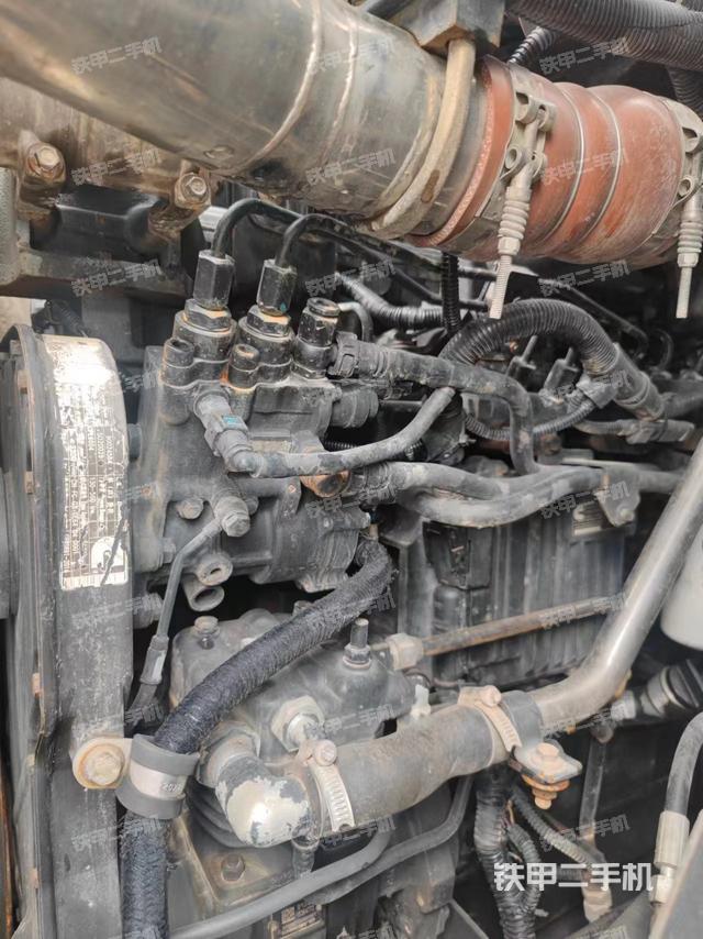 发动机右侧（整机外观及大件）