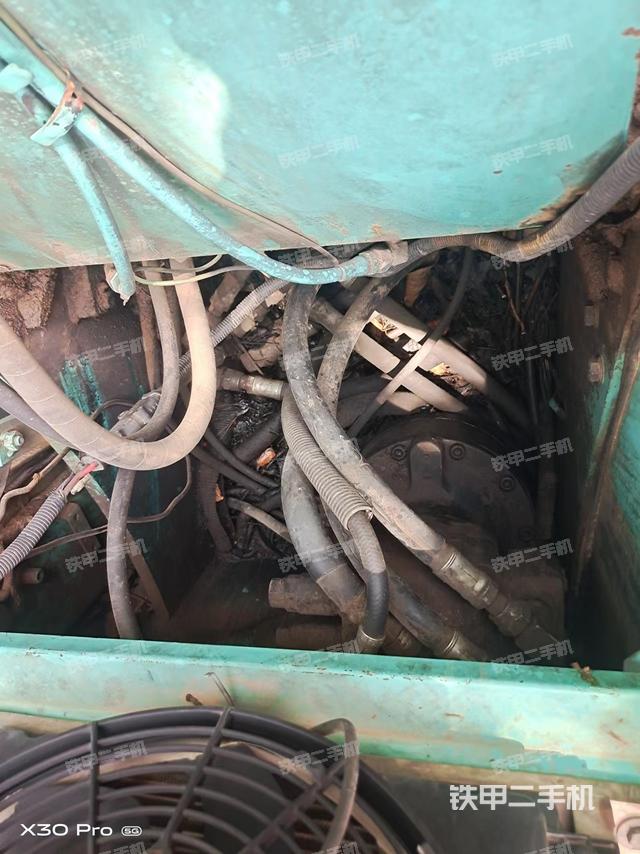 回转马达和主控阀（整机外观）