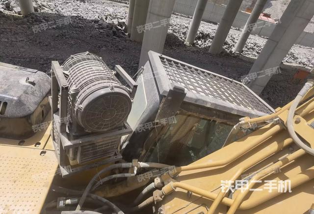 驾驶室顶部（整机外观）