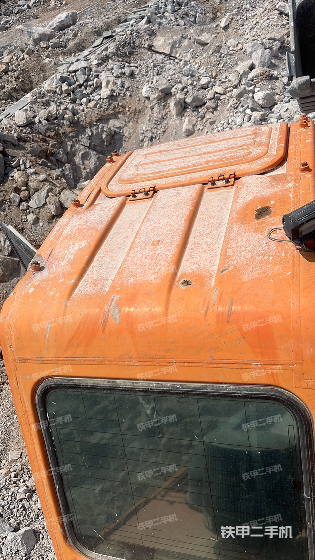 驾驶室顶部（整机外观）