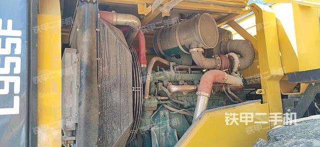 发动机右侧（整机外观及大件）