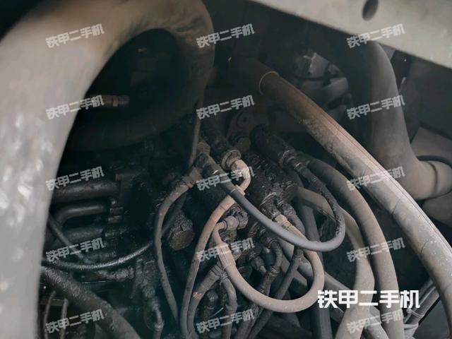 回转马达和主控阀（整机外观）