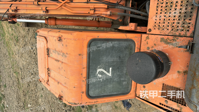 驾驶室顶部（整机外观）