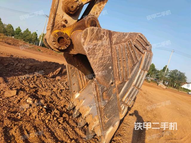 铲斗45度(工作和回转装置) 铲斗45度(工作和回转装置)