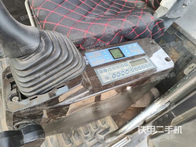 座椅右側(cè)控制臺(tái)/鑰匙門(mén)/油門(mén)/含右手柄（駕駛室部分）